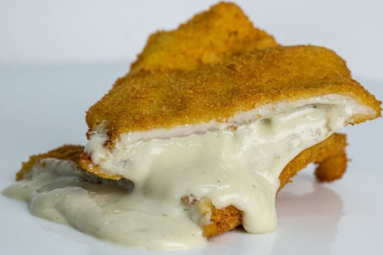 PECHUGAS POLLO CON ROQUEFOR Y JAMON